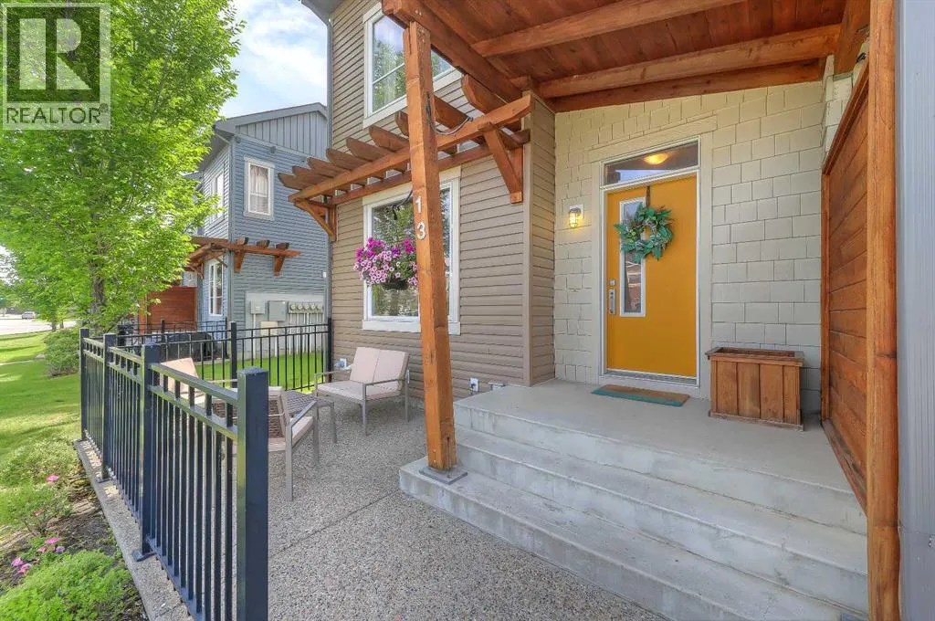 13 Chapalina Square SE
