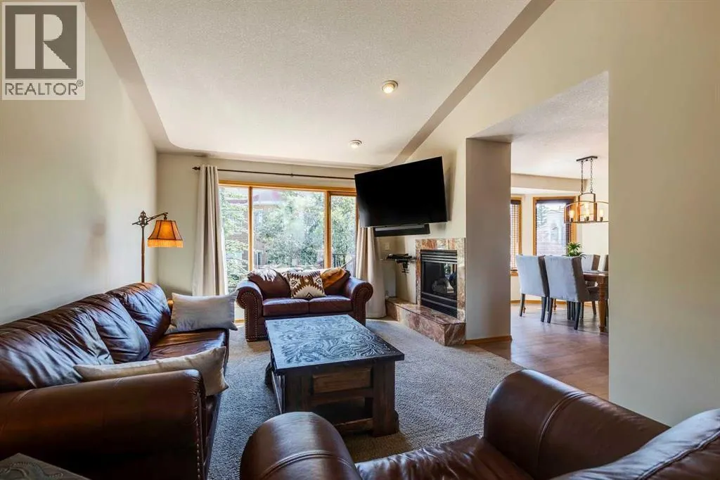 285 Hawkstone Drive NW