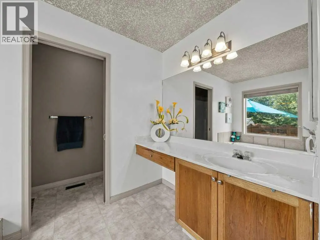 155 West Lakeview Passage