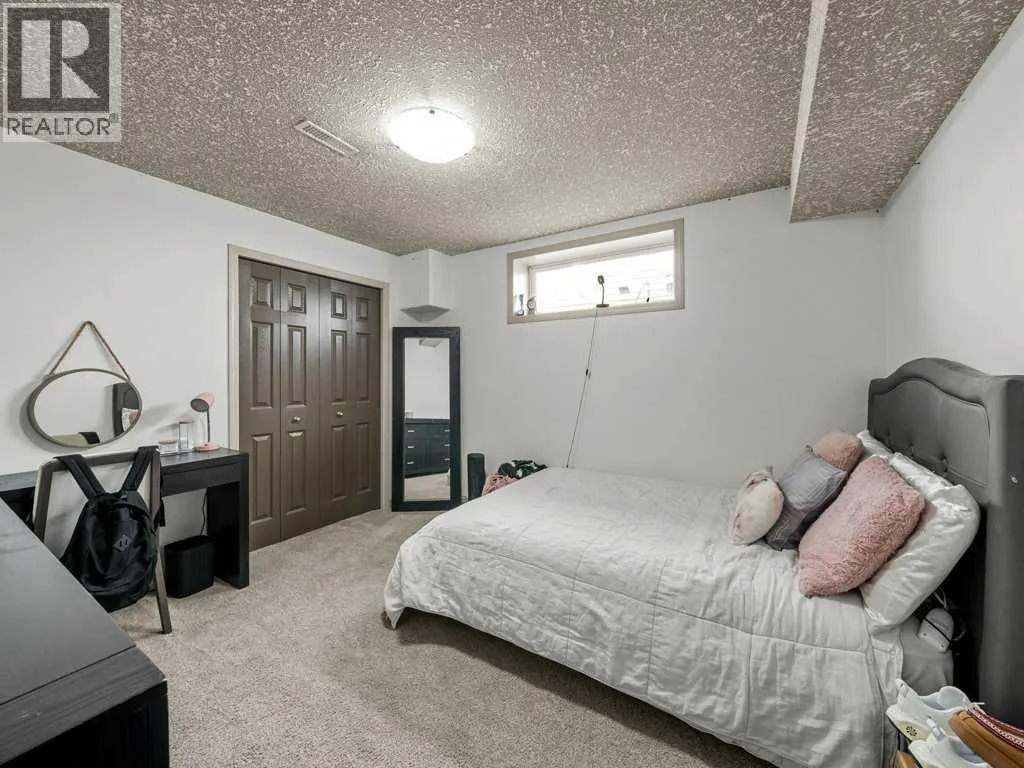 155 West Lakeview Passage