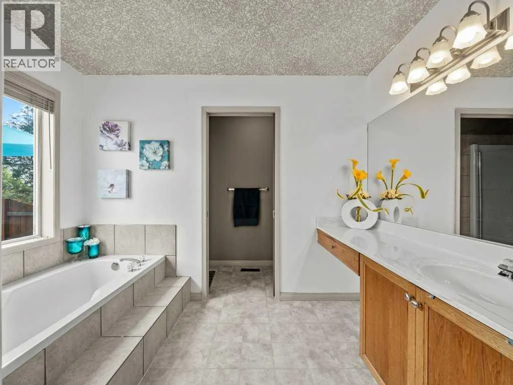 155 West Lakeview Passage