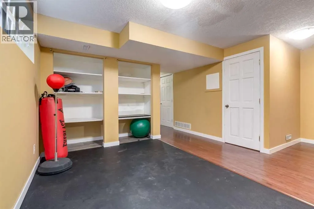 35 Bridlecrest Manor SW