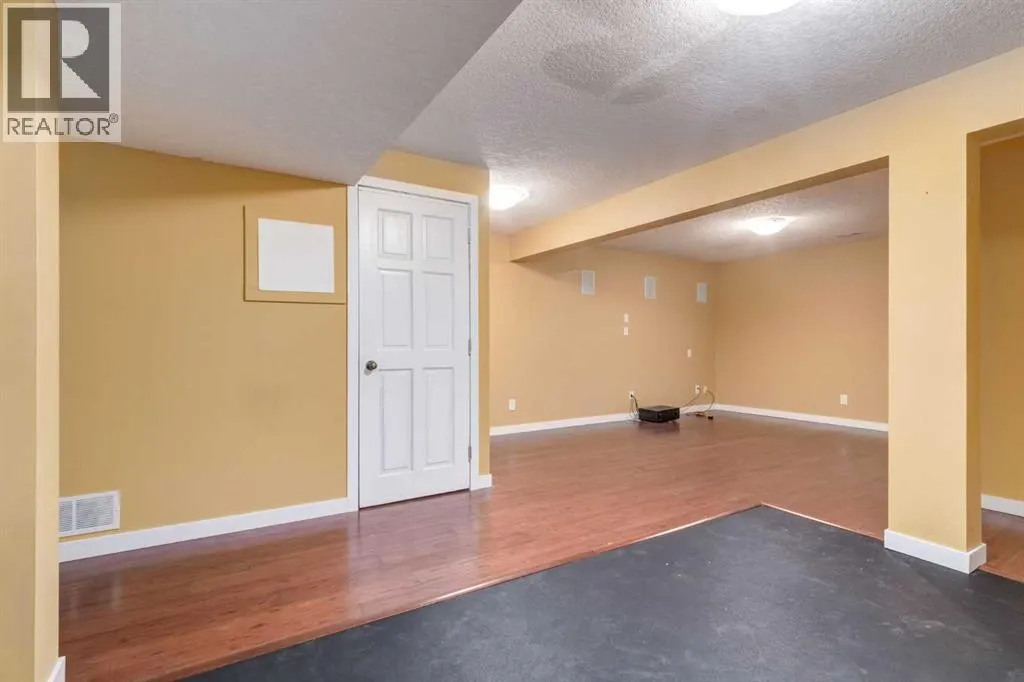 35 Bridlecrest Manor SW