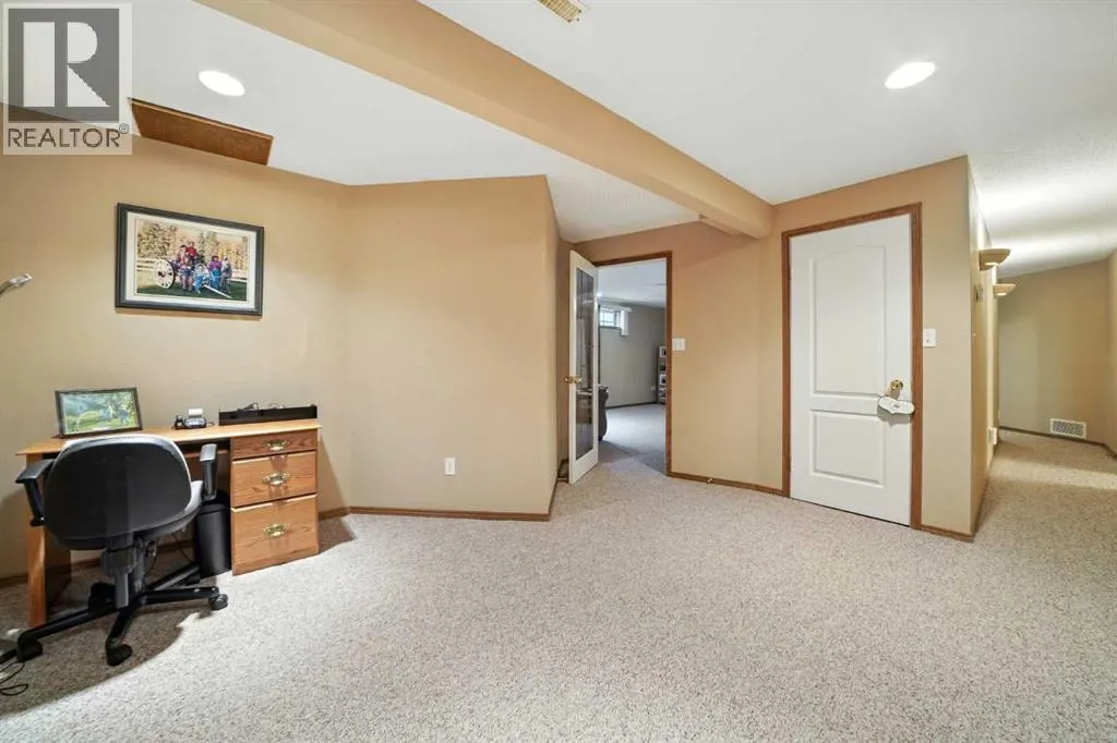62 Rowell Close