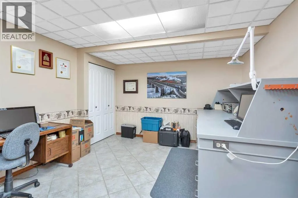 16 Ahlstrom Close