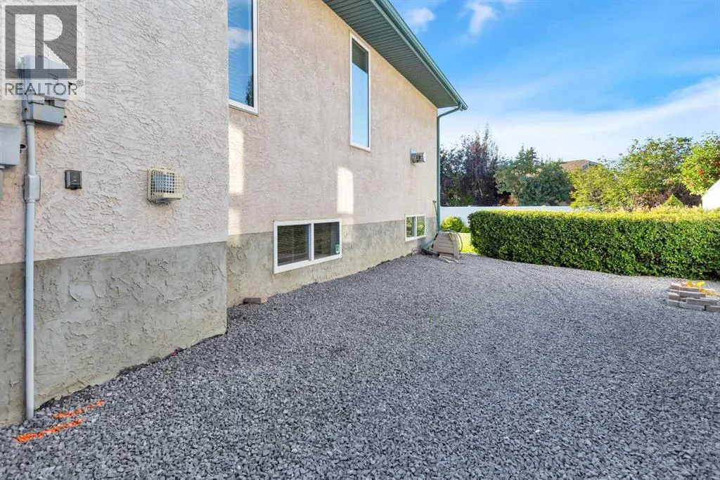 16 Ahlstrom Close