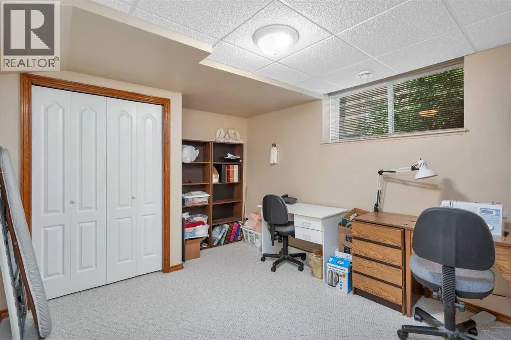 16 Ahlstrom Close