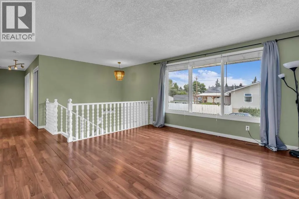 403 Queen Alexandra Way SE