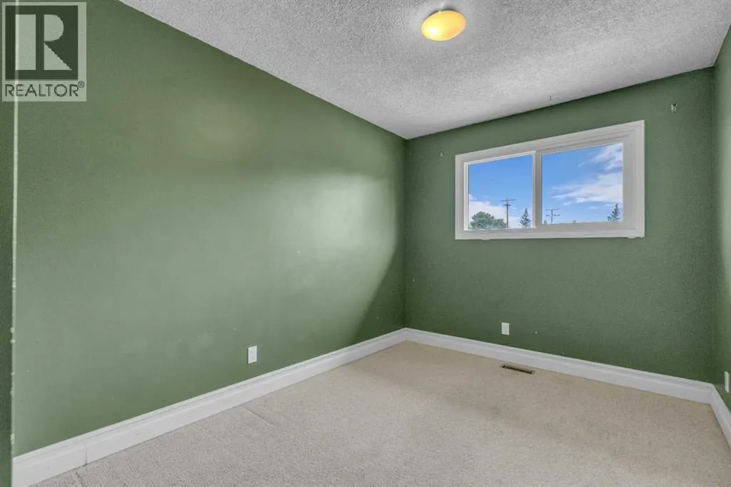 403 Queen Alexandra Way SE