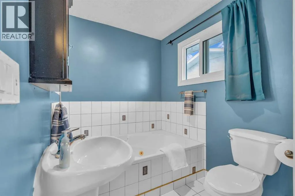 403 Queen Alexandra Way SE