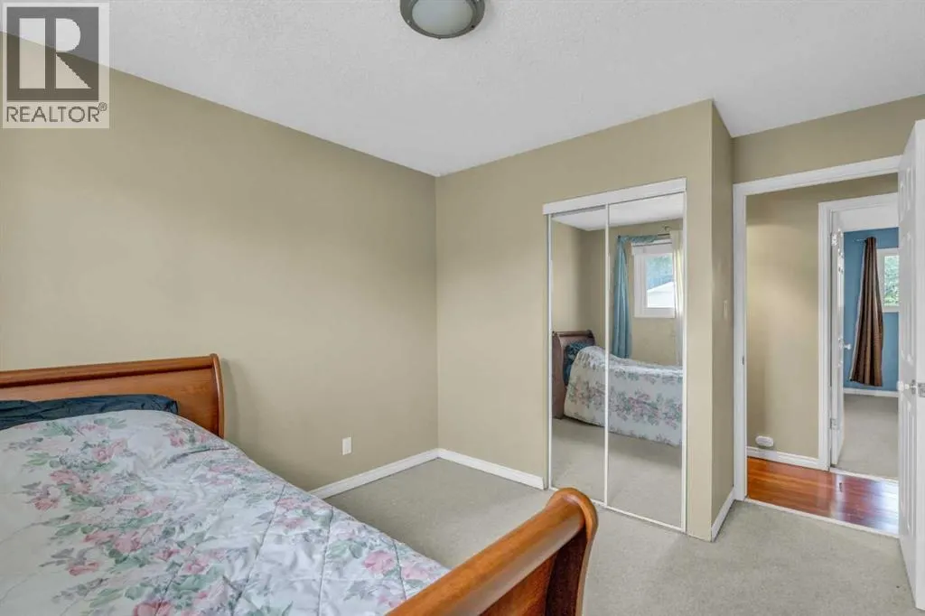 403 Queen Alexandra Way SE