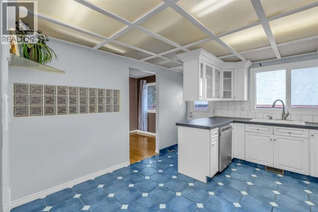 403 Queen Alexandra Way SE