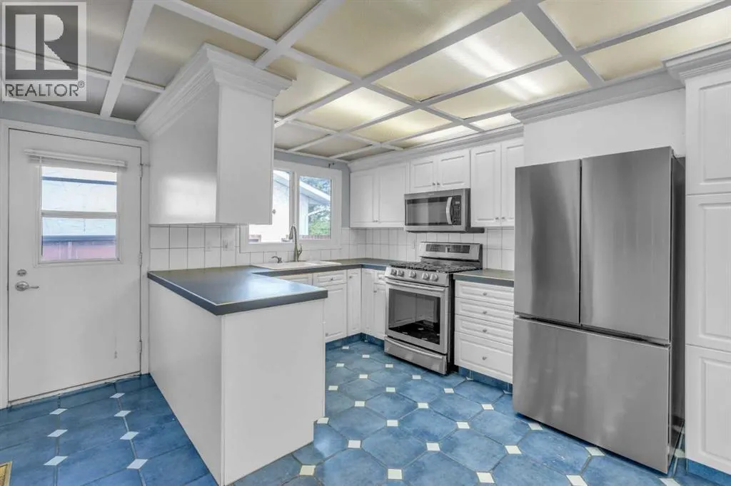 403 Queen Alexandra Way SE