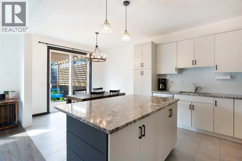 523 Windbrook Heights SW