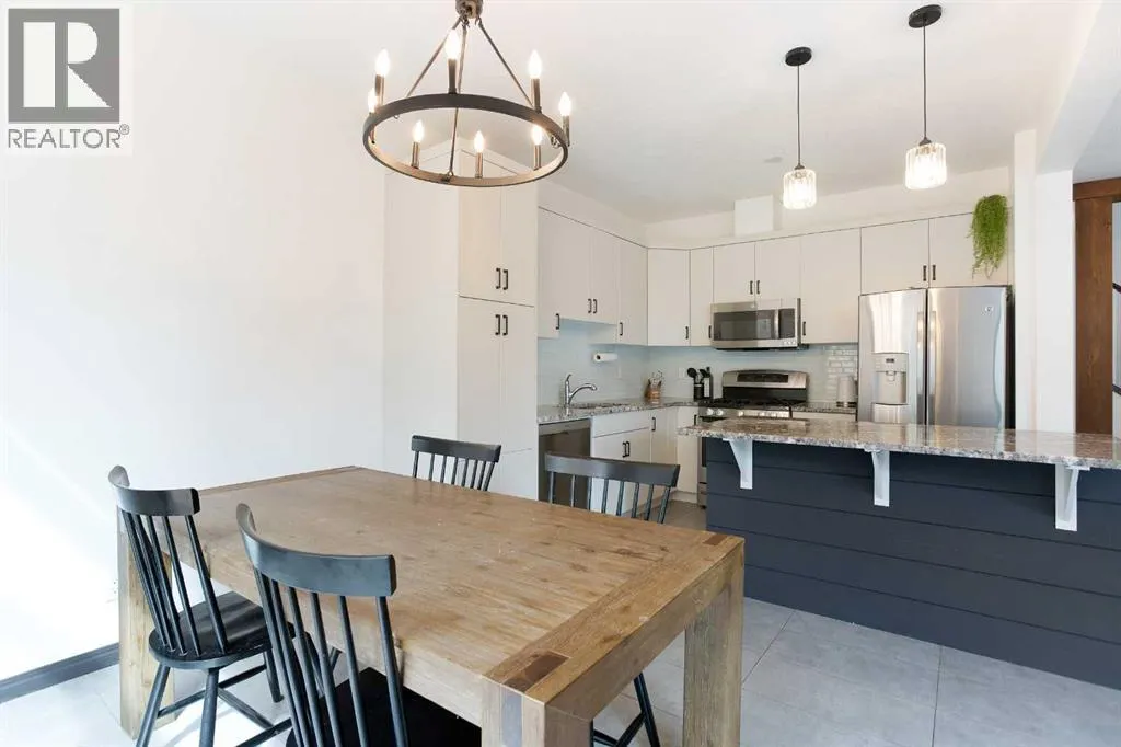 523 Windbrook Heights SW