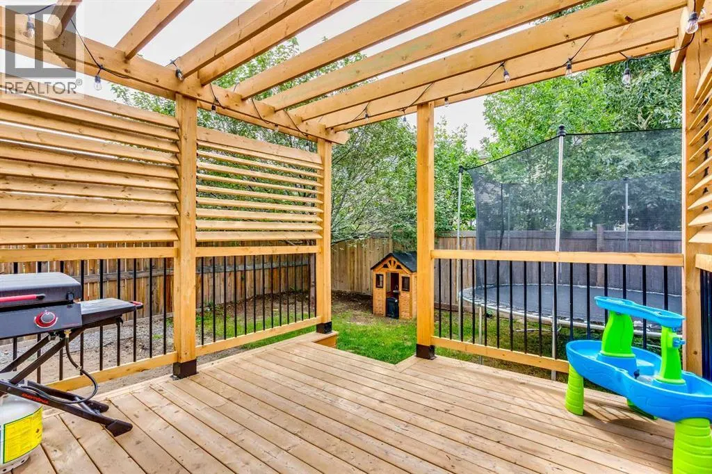 523 Windbrook Heights SW