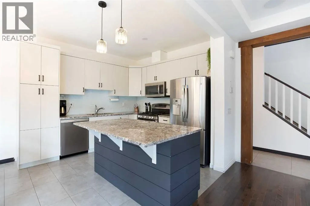 523 Windbrook Heights SW