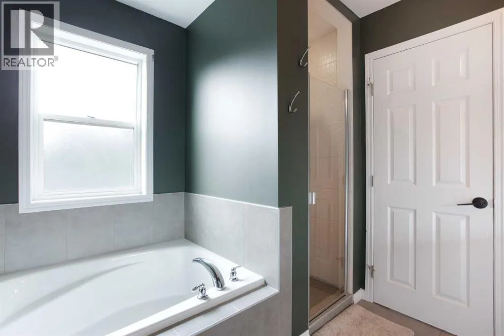 523 Windbrook Heights SW