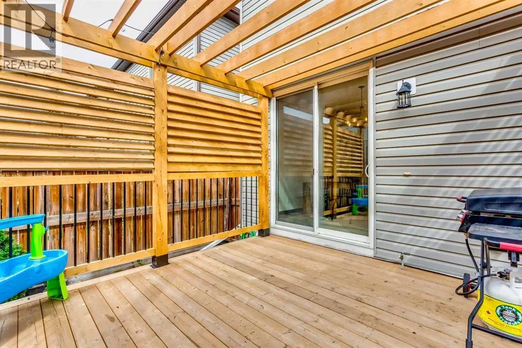 523 Windbrook Heights SW