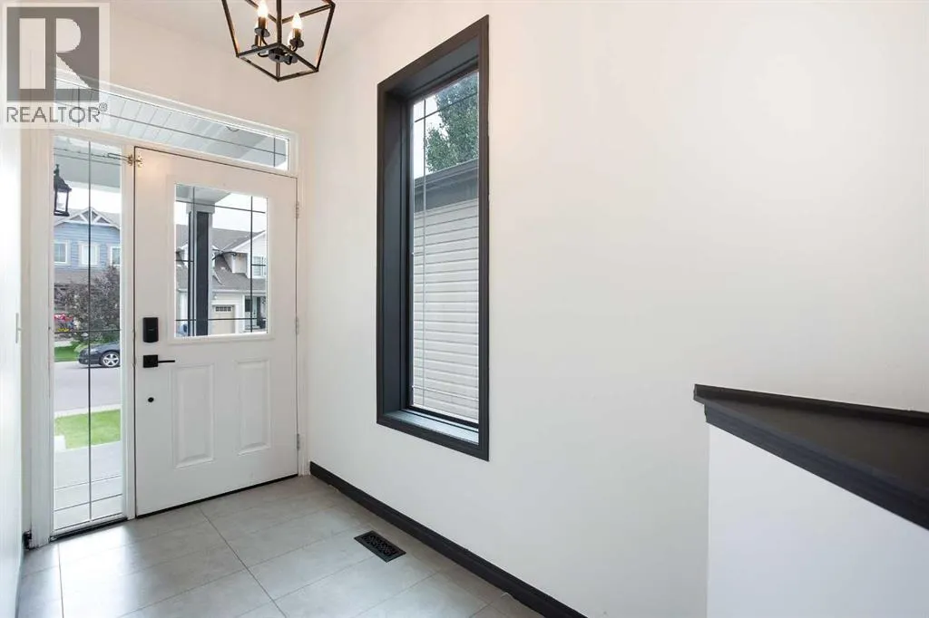 523 Windbrook Heights SW