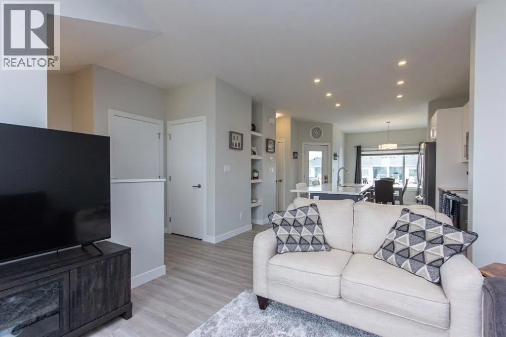 77 Ellington Crescent