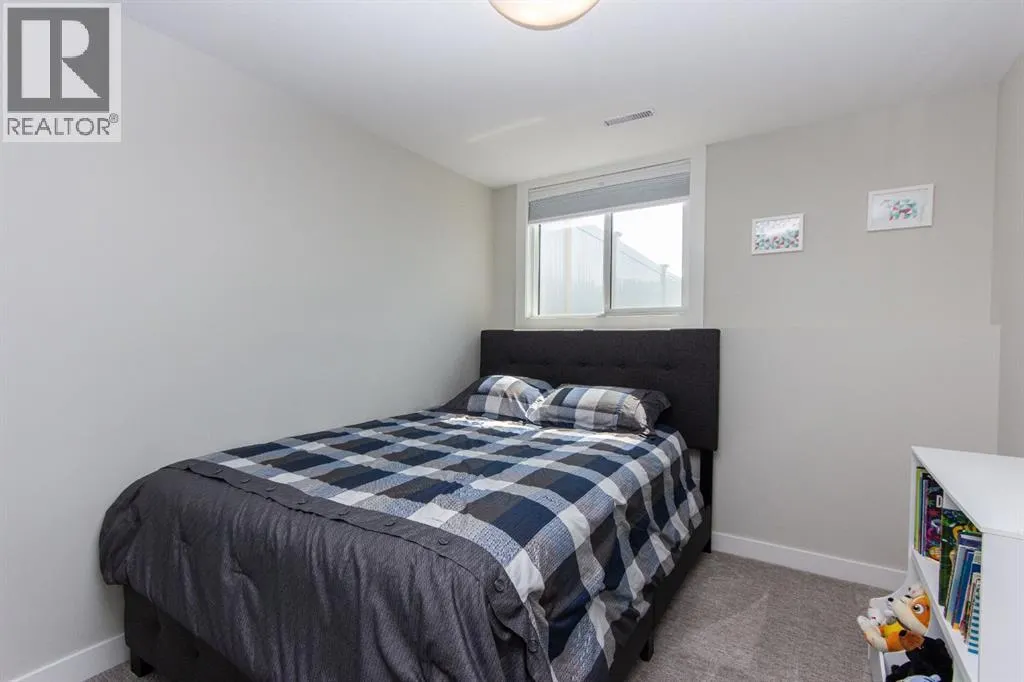 77 Ellington Crescent