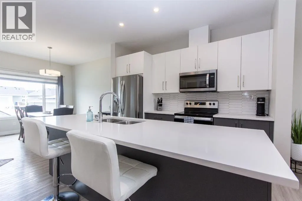 77 Ellington Crescent