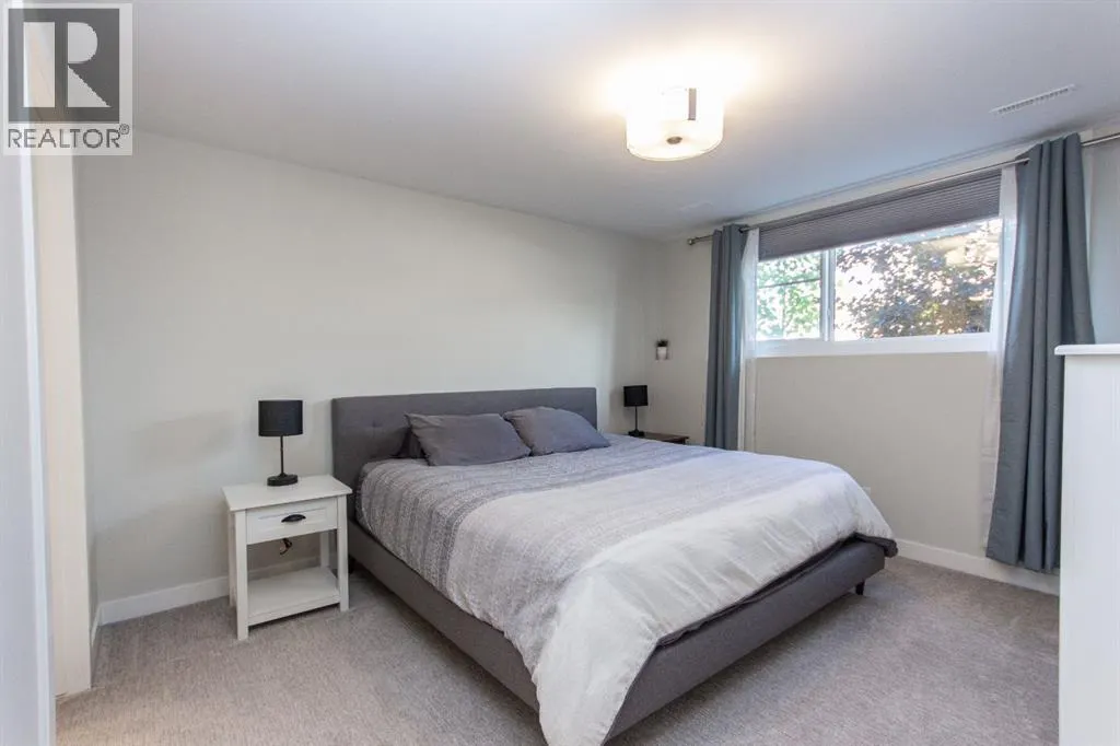 77 Ellington Crescent