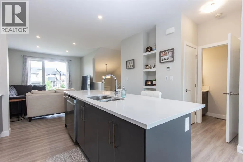 77 Ellington Crescent