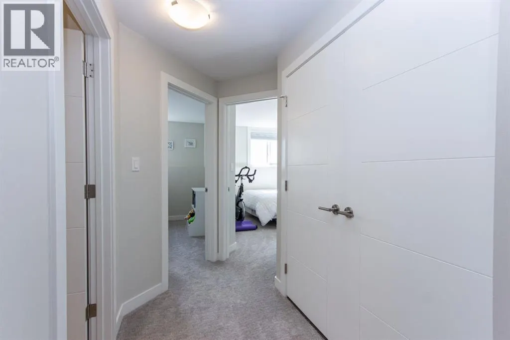 77 Ellington Crescent