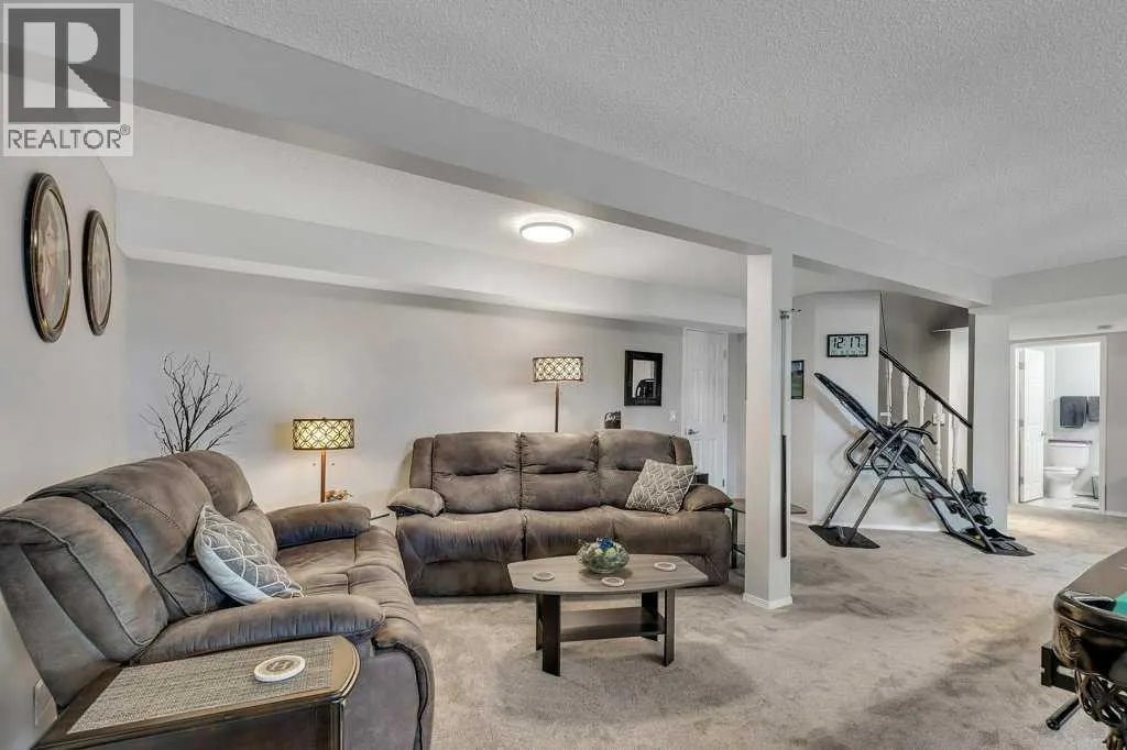 212 Valley Ridge Heights NW