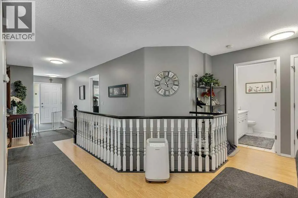212 Valley Ridge Heights NW