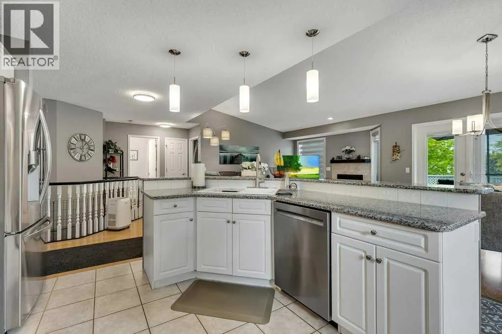 212 Valley Ridge Heights NW