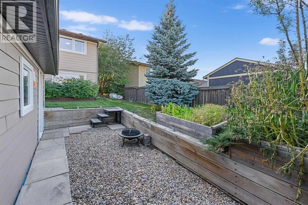 51 Bearberry Bay NW
