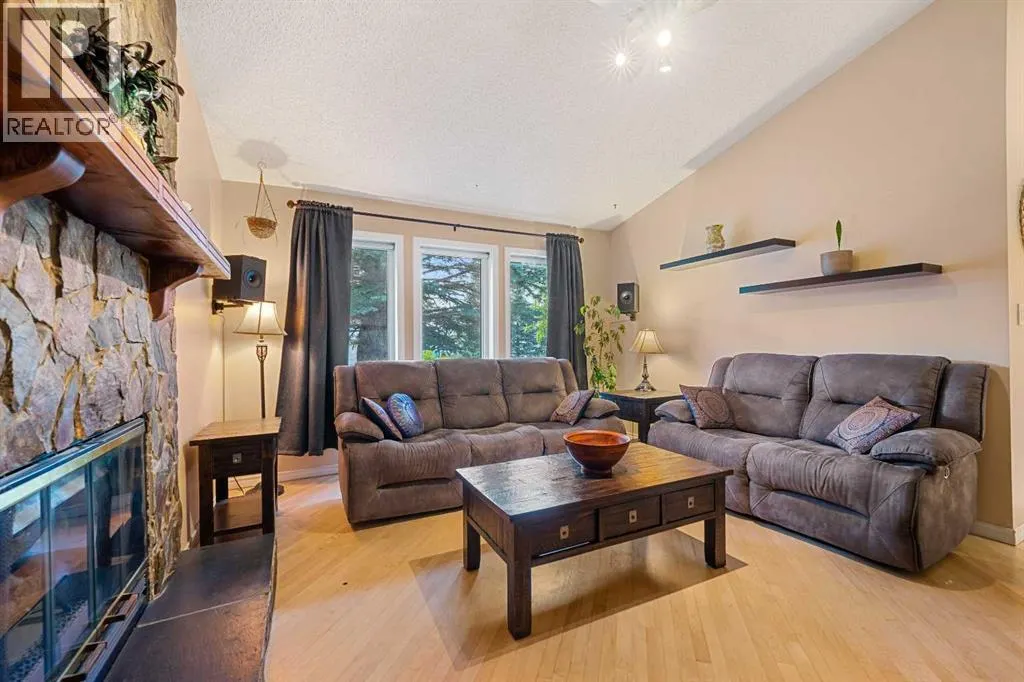 51 Bearberry Bay NW