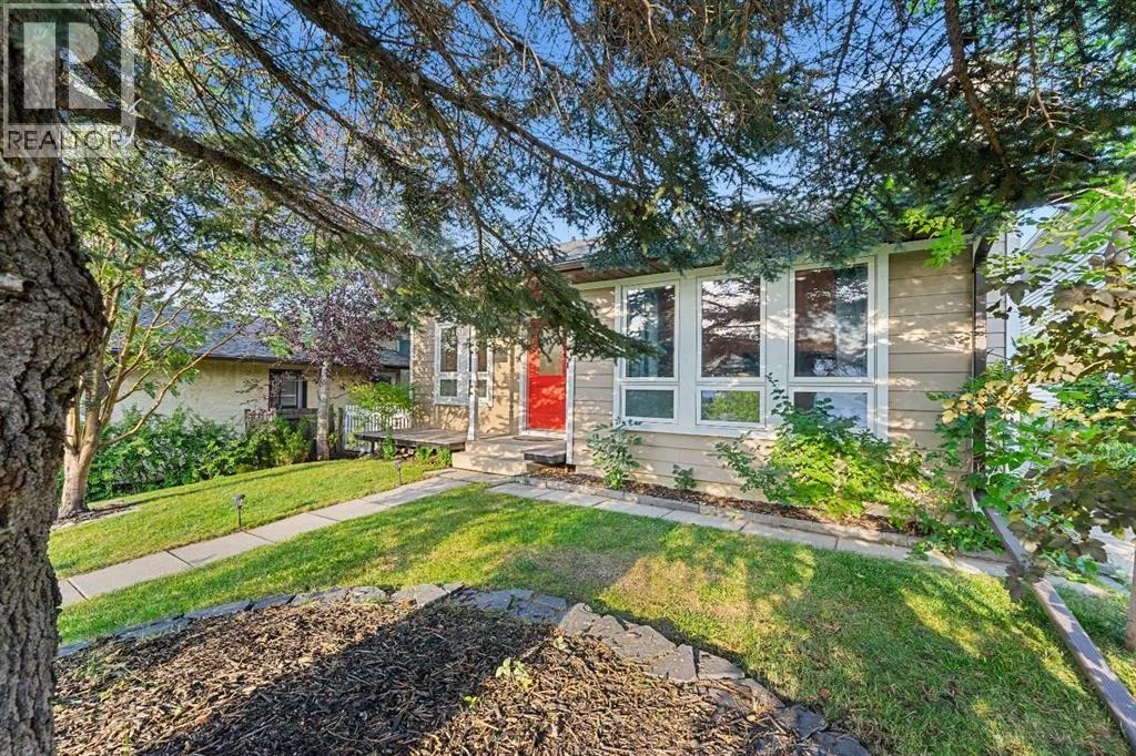 51 Bearberry Bay NW