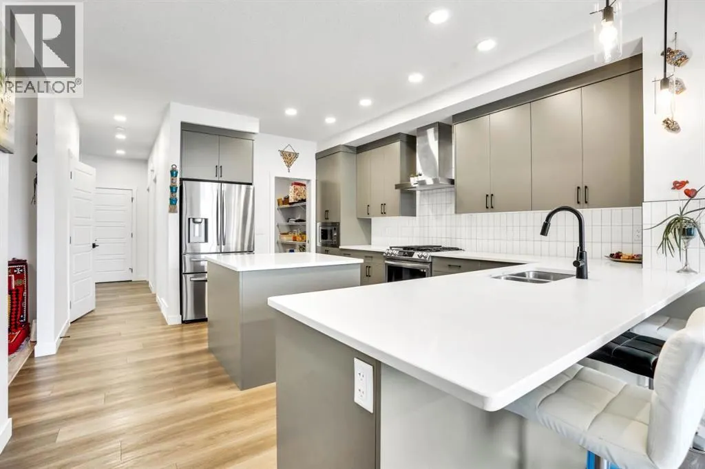 353 Walcrest View SE
