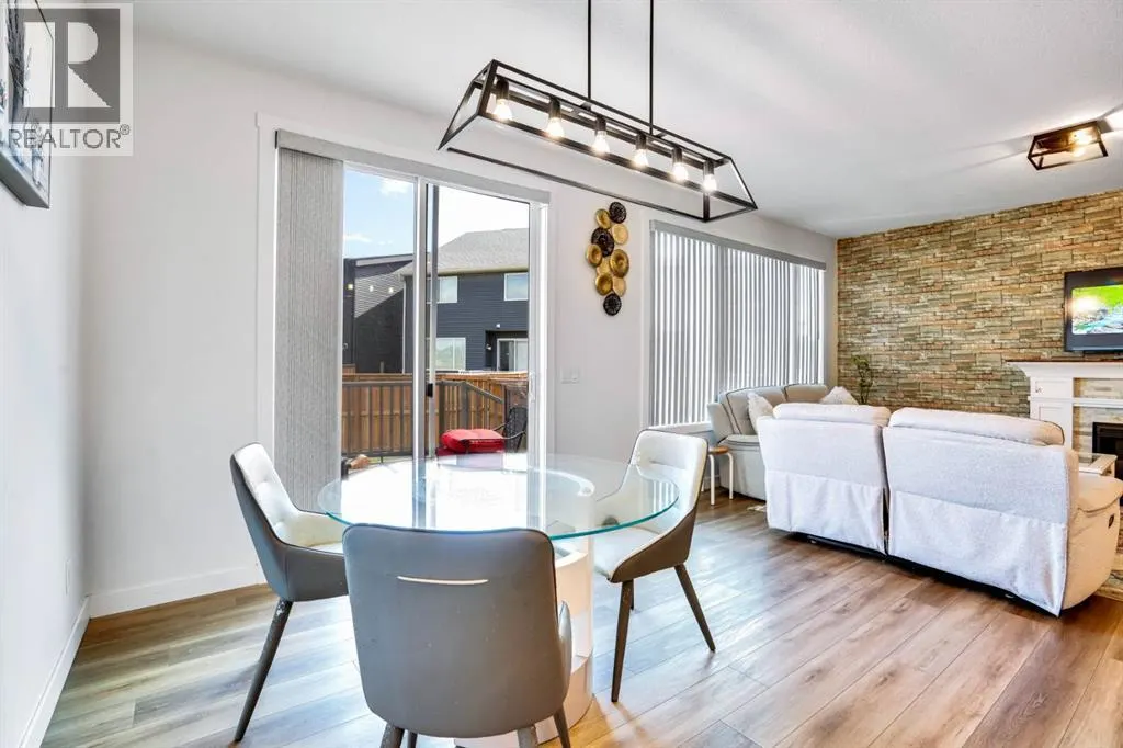 353 Walcrest View SE