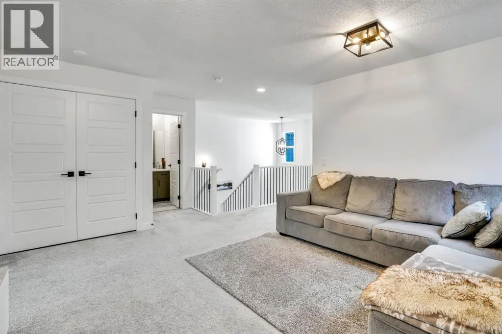 353 Walcrest View SE