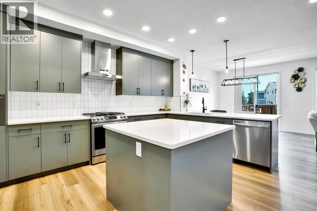 353 Walcrest View SE