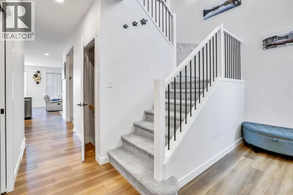 353 Walcrest View SE