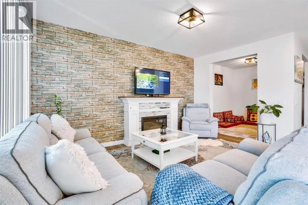 353 Walcrest View SE