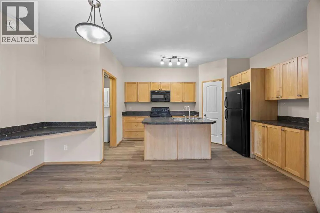 102, 31 Panatella Landing NW