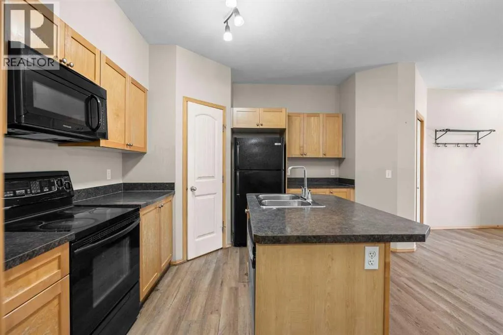 102, 31 Panatella Landing NW