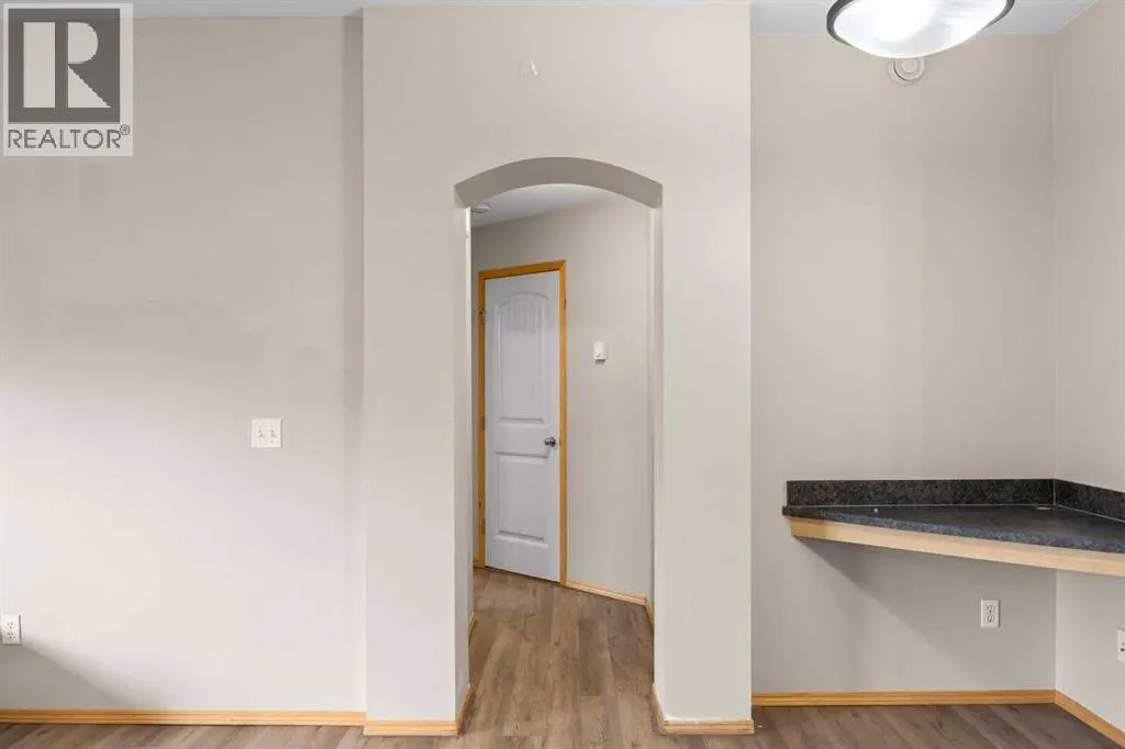 102, 31 Panatella Landing NW