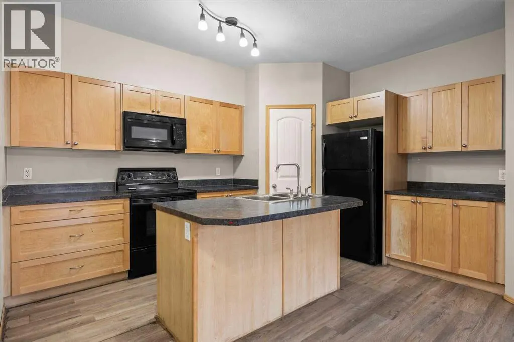 102, 31 Panatella Landing NW