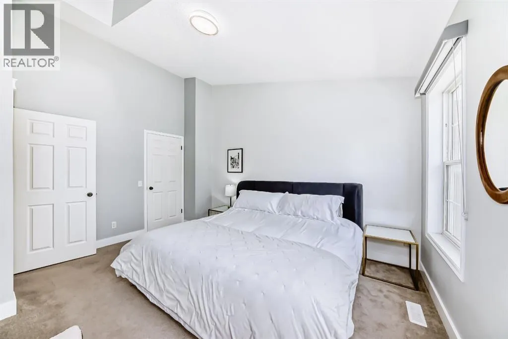 17 Promenade Way SE
