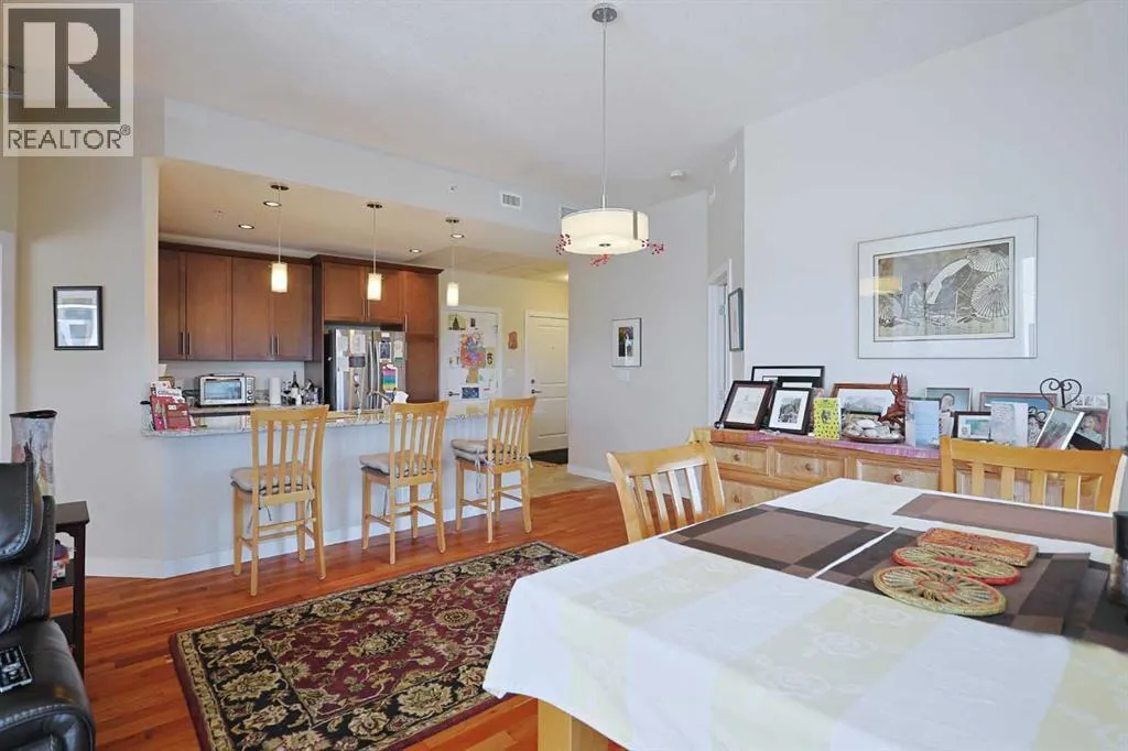 710, 24 Varsity Estates Circle NW