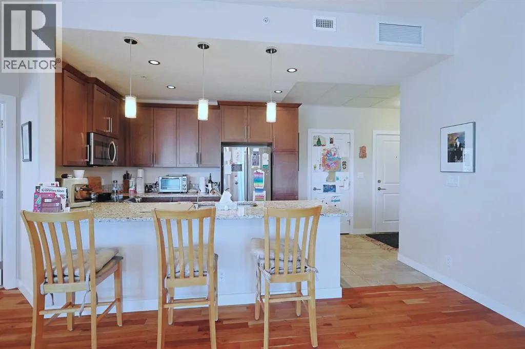 710, 24 Varsity Estates Circle NW