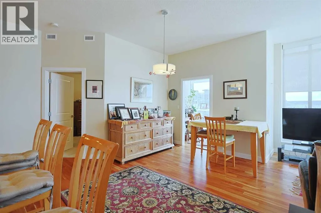 710, 24 Varsity Estates Circle NW